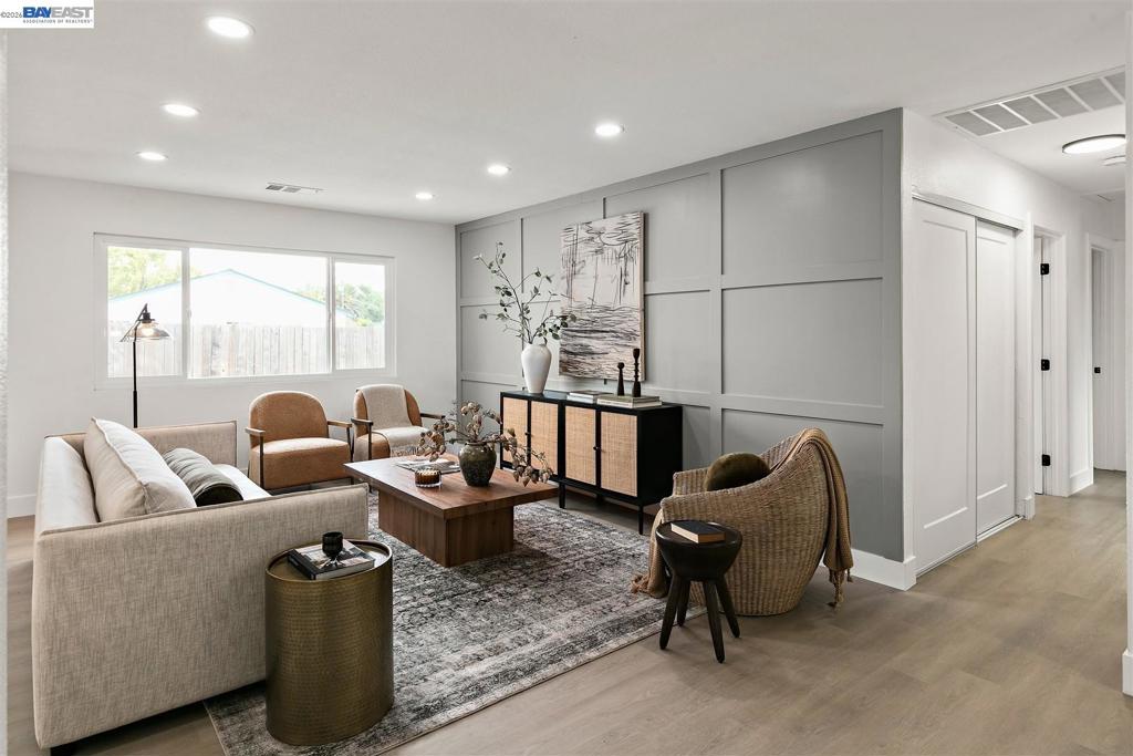 5557 Beau Ct Property Photo 6