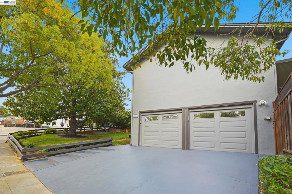 19026 Center St Property Photo