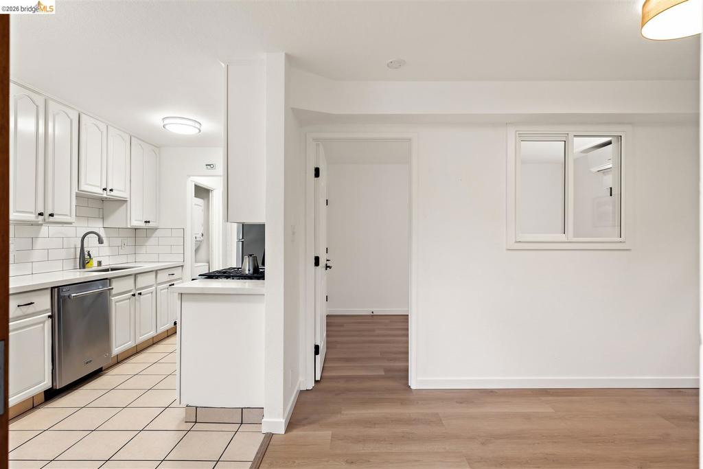 2922 Hillegass Ave B Property Photo 6