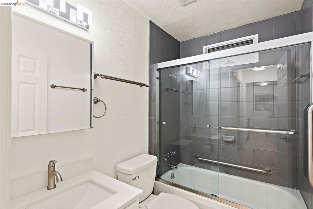 2922 Hillegass Ave B Property Photo 20