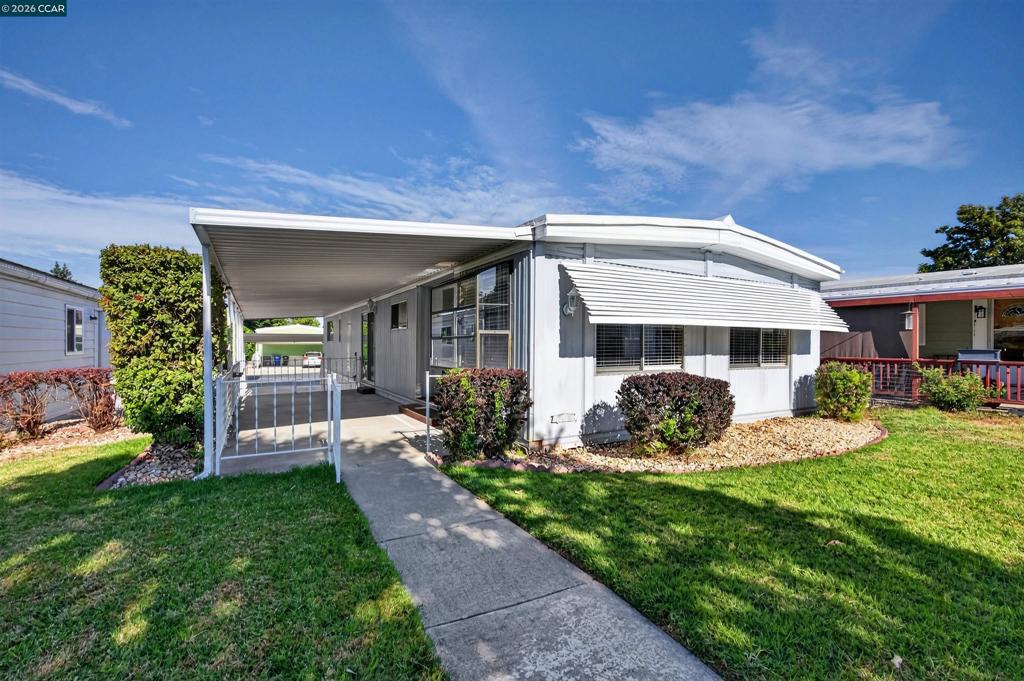 2115 Dalis Property Photo 1