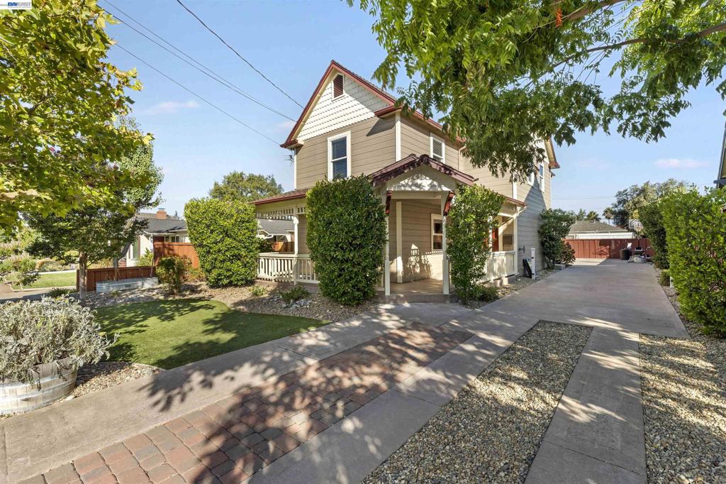 1956 5th Property Photo 1