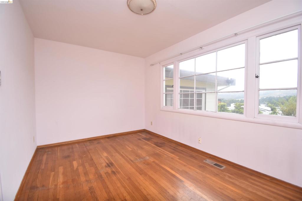 511 6th St Property Photo 24