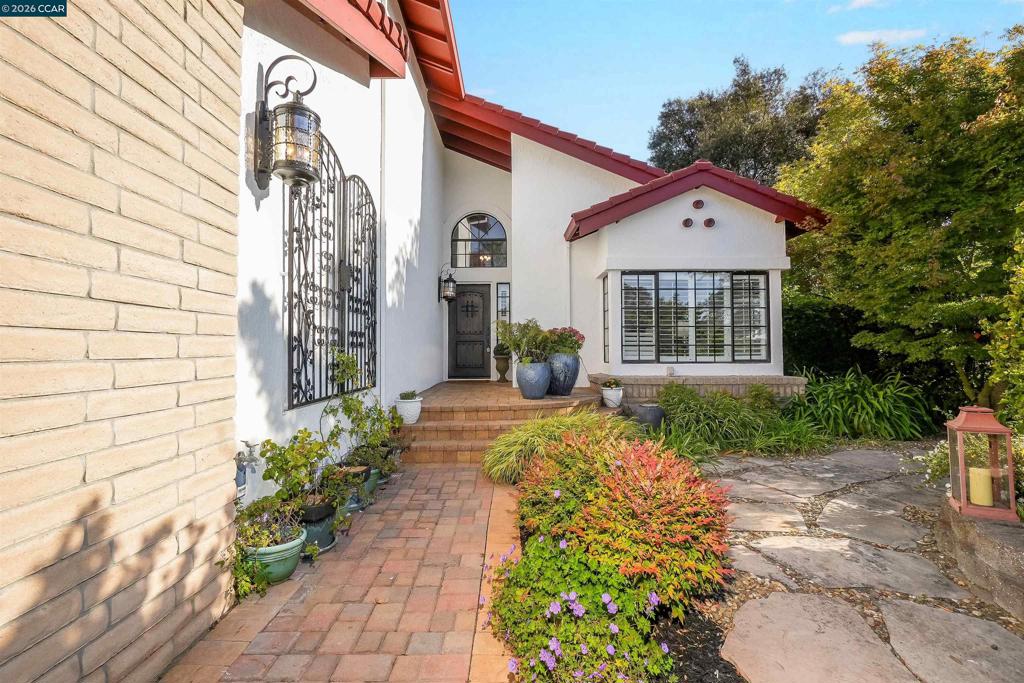 100 Opal Ct Property Photo 8