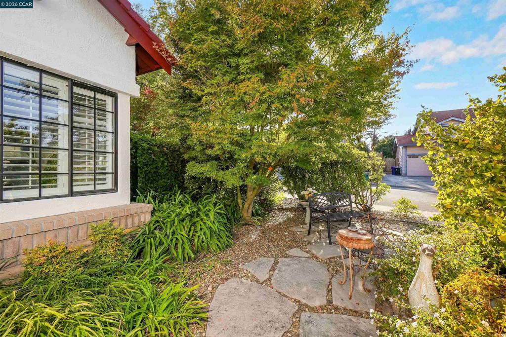 100 Opal Ct Property Photo 9