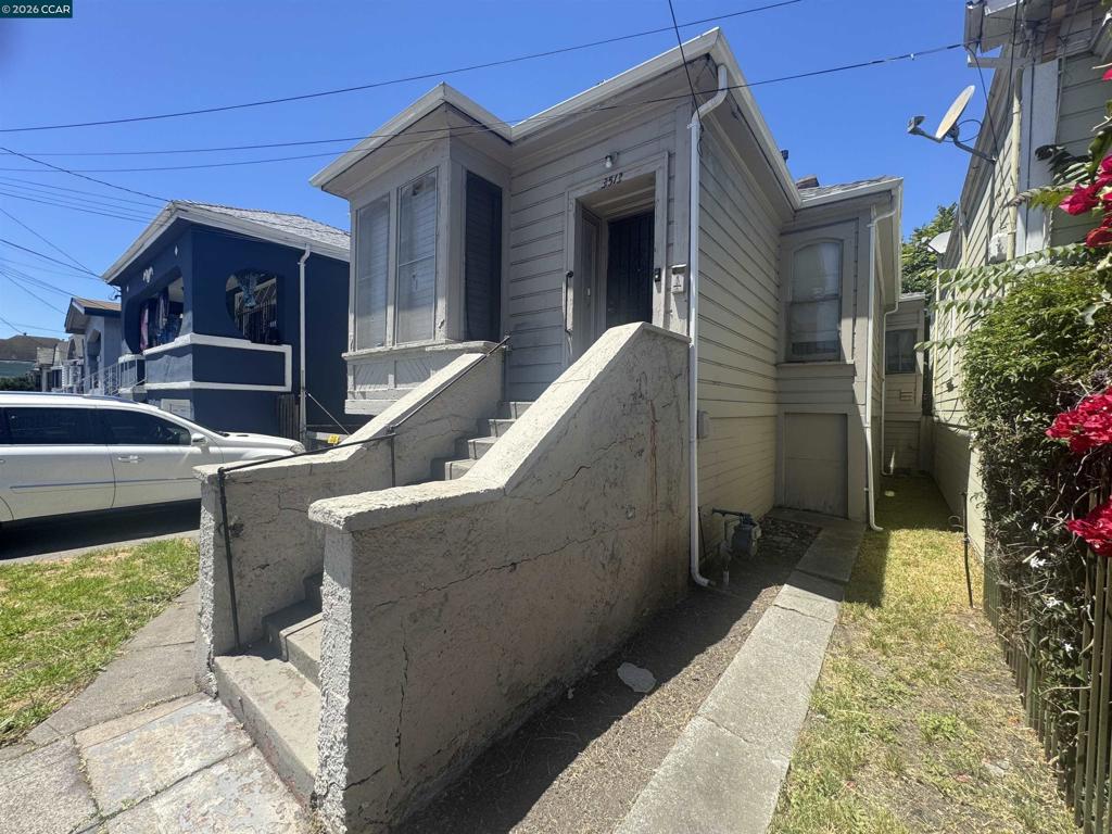 3513 Adeline St Property Photo 3