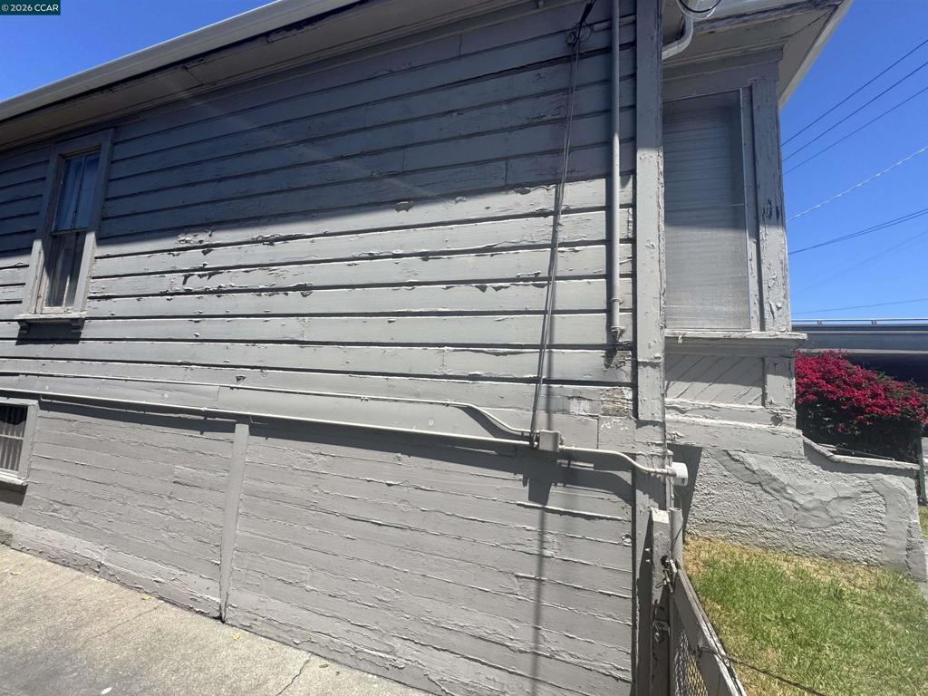 3513 Adeline St Property Photo 4