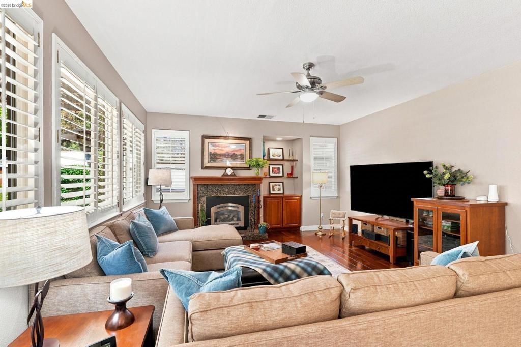 325 San Marino Ln Property Photo 14