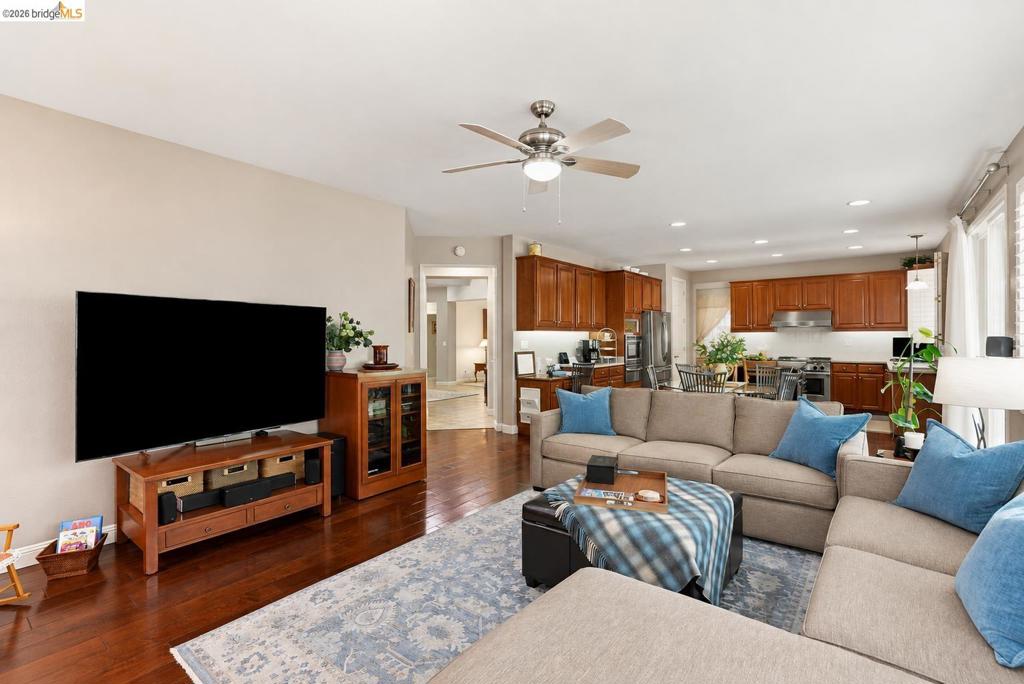 325 San Marino Ln Property Photo 17