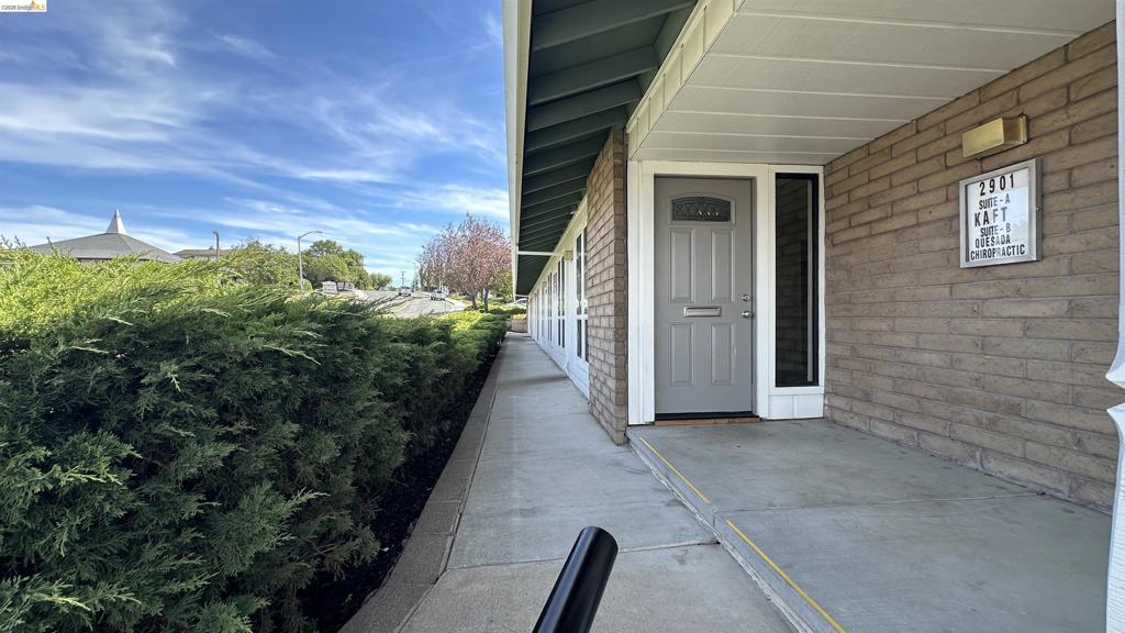 2901 Lone Tree Way Property Photo 2