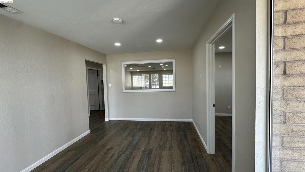 2901 Lone Tree Way Property Photo 4