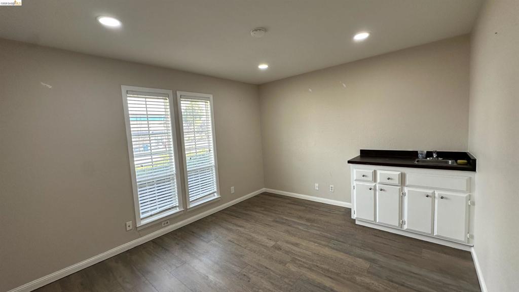 2901 Lone Tree Way Property Photo 5