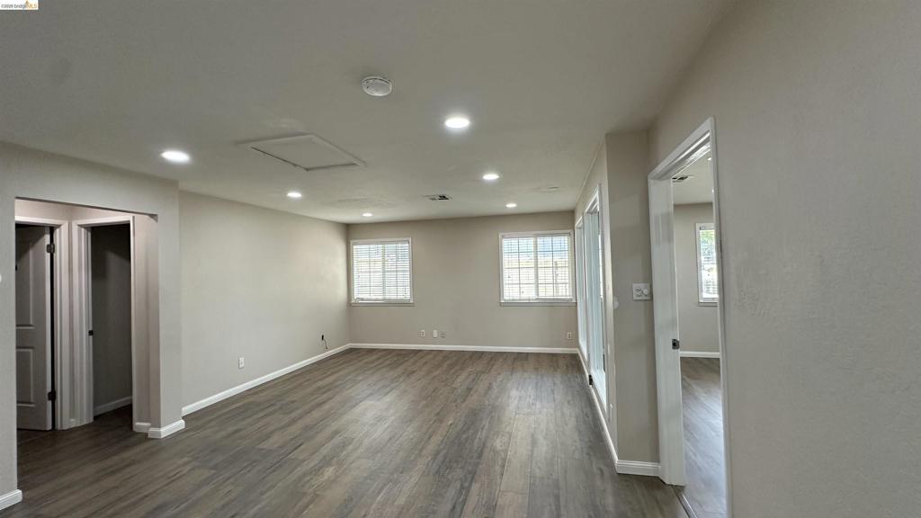 2901 Lone Tree Way Property Photo 8