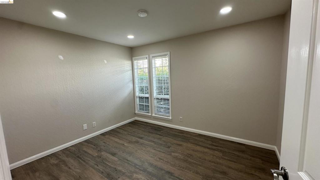 2901 Lone Tree Way Property Photo 11