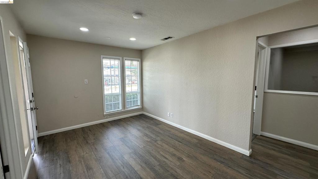 2901 Lone Tree Way Property Photo 12