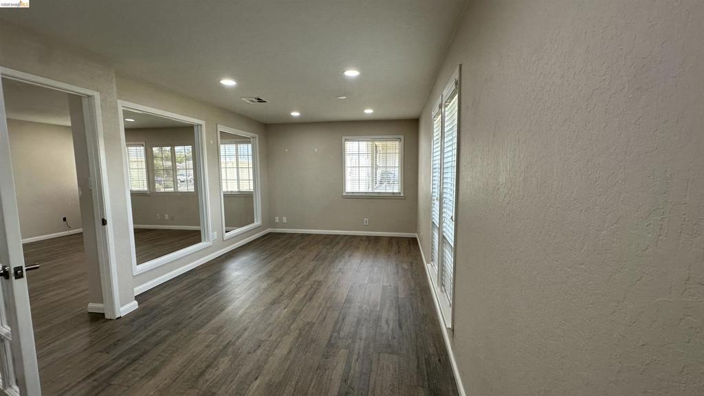 2901 Lone Tree Way Property Photo 13