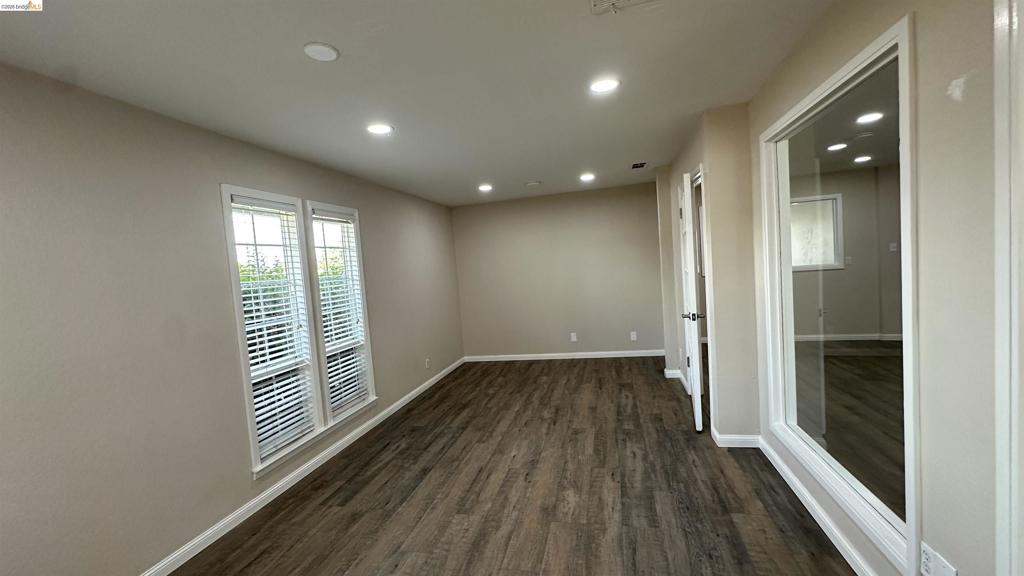 2901 Lone Tree Way Property Photo 14