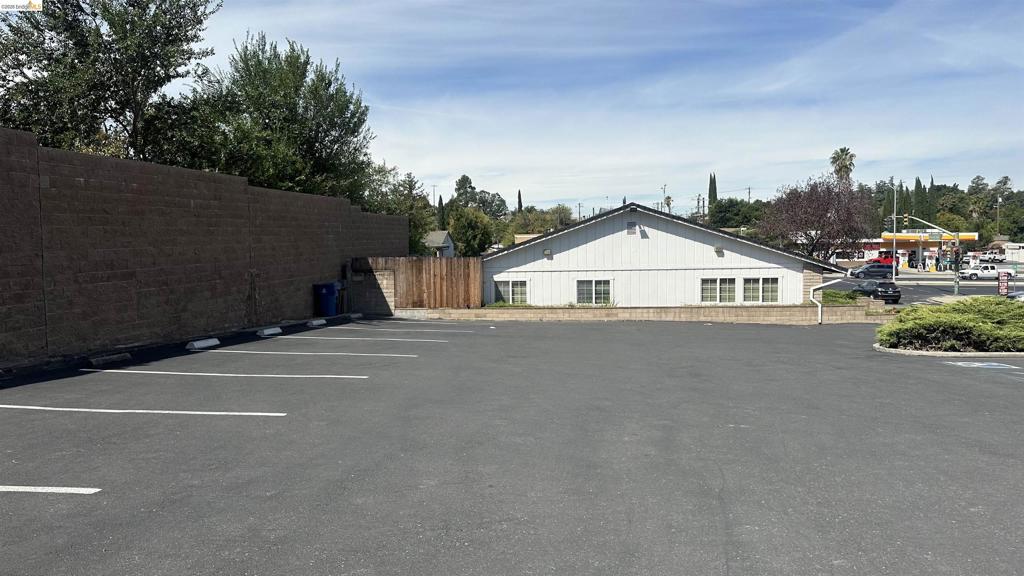 2901 Lone Tree Way Property Photo 23