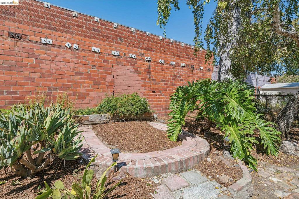 1883 Harmon St Property Photo 64