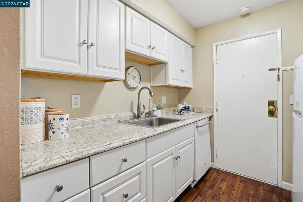 1045 Mohr Ln B Property Photo 9