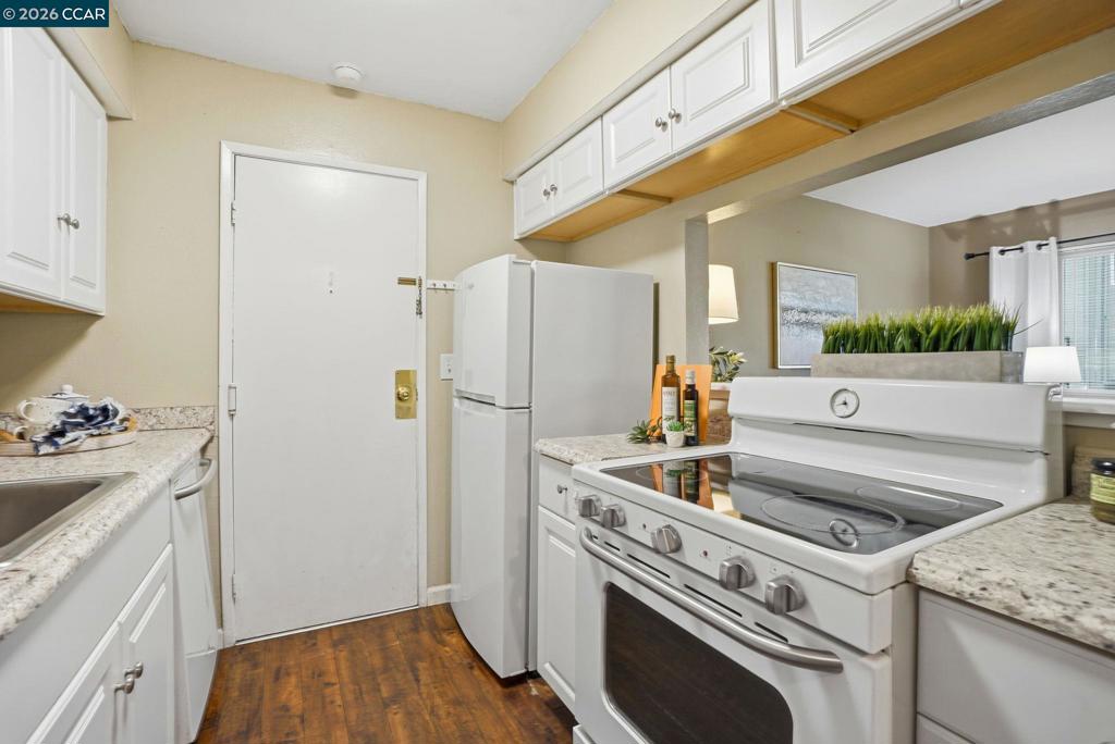 1045 Mohr Ln B Property Photo 10