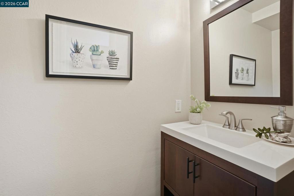 1045 Mohr Ln B Property Photo 20
