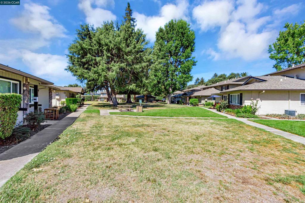 1045 Mohr Ln B Property Photo 28