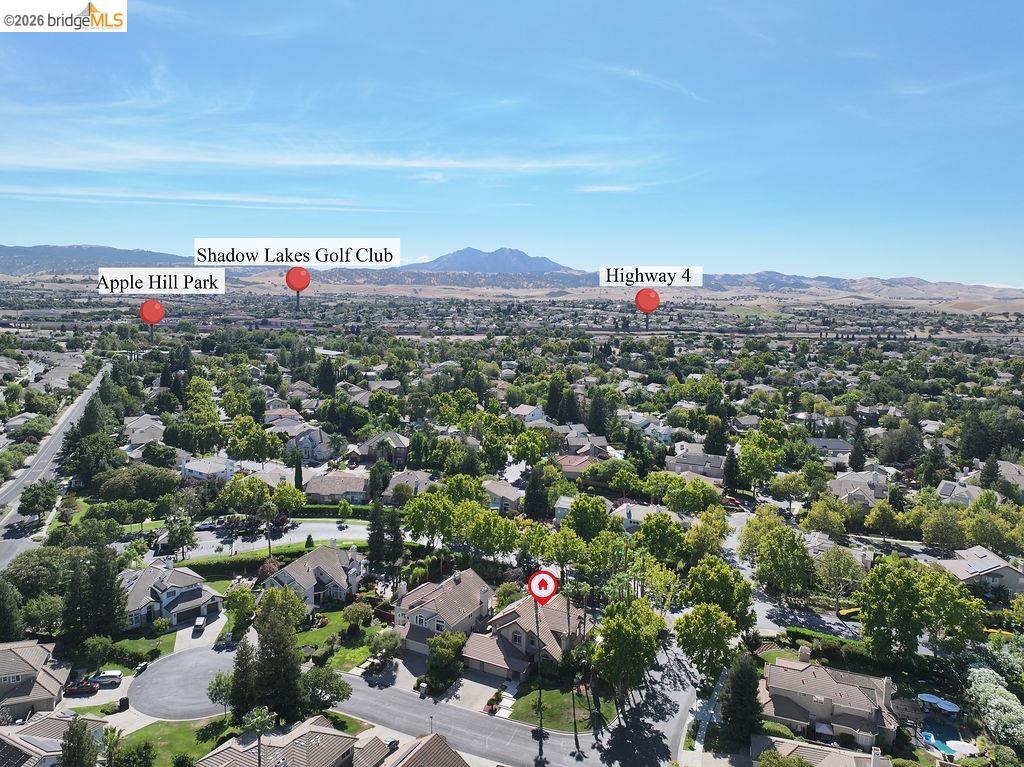565 Mcintosh Ter Property Photo 3
