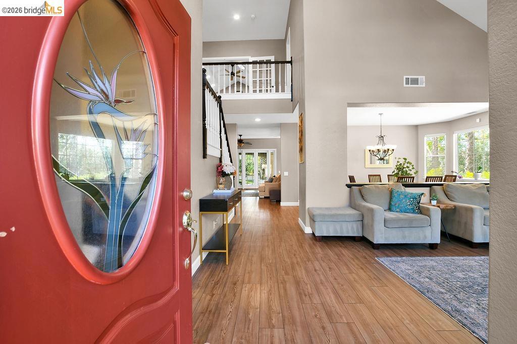 565 Mcintosh Ter Property Photo 4