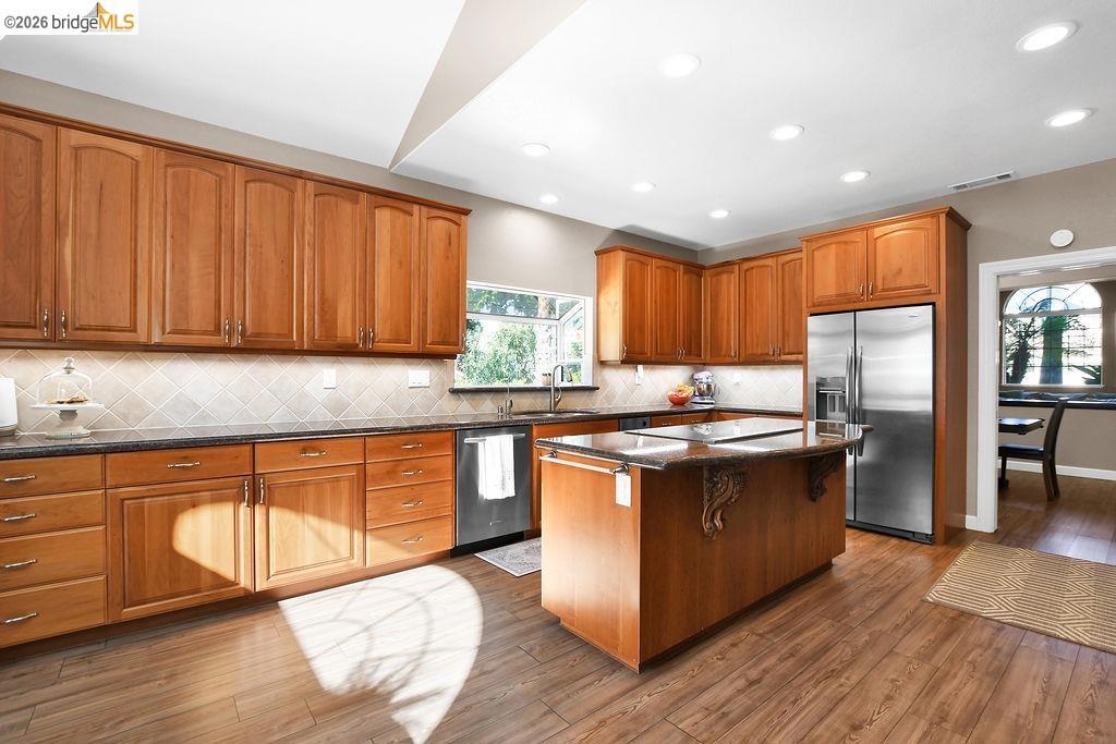 565 Mcintosh Ter Property Photo 8