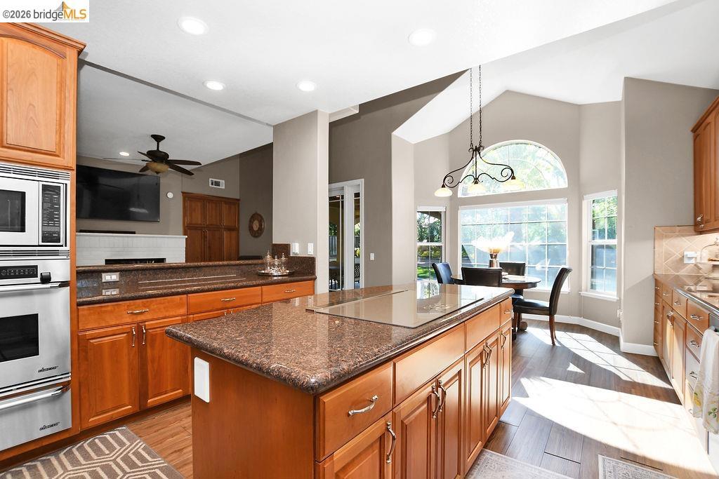 565 Mcintosh Ter Property Photo 10