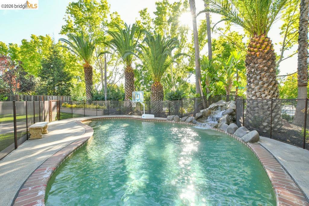 565 Mcintosh Ter Property Photo 26