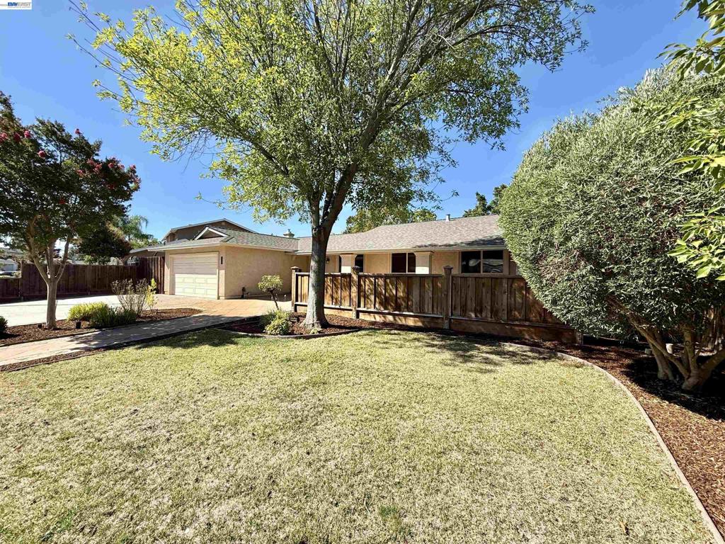 2249 Stonebridge Rd Property Photo 3
