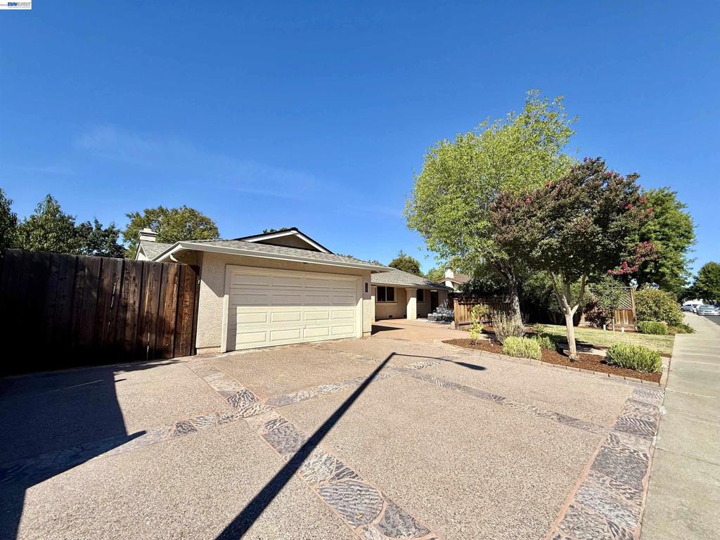 2249 Stonebridge Rd Property Photo 4