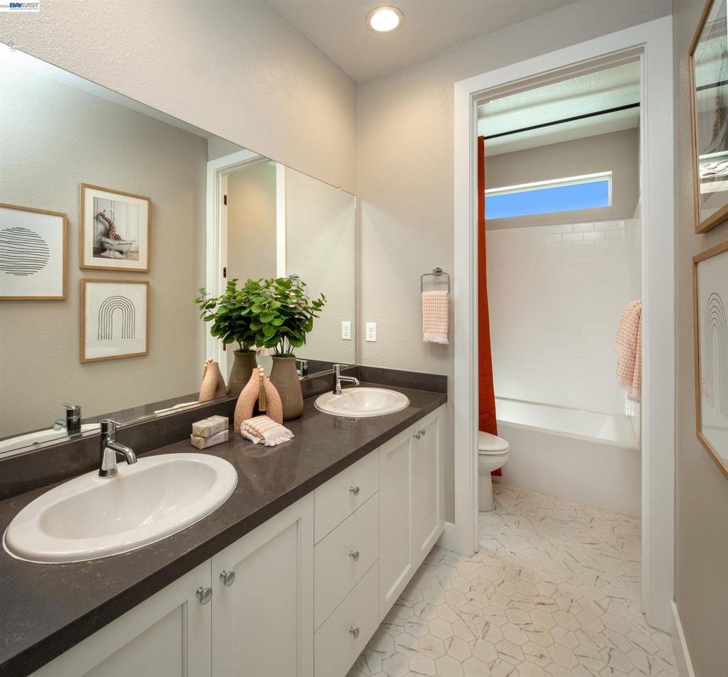 386 Caspian Way Property Photo 11
