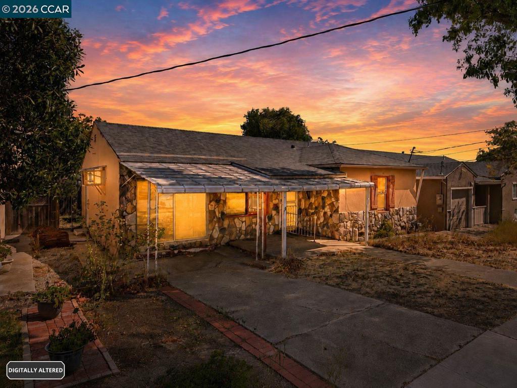 128 Marks Blvd Property Photo 1