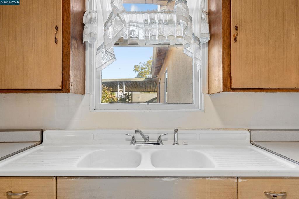 128 Marks Blvd Property Photo 7