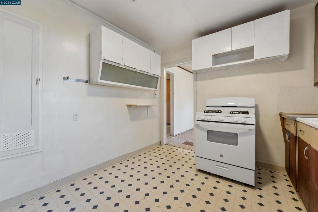 128 Marks Blvd Property Photo 10