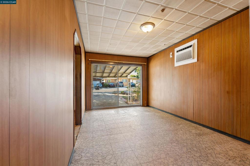 128 Marks Blvd Property Photo 15