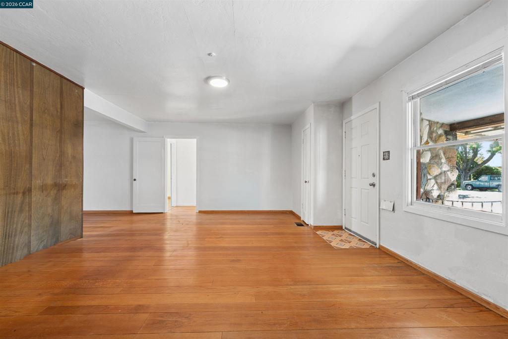 128 Marks Blvd Property Photo 19