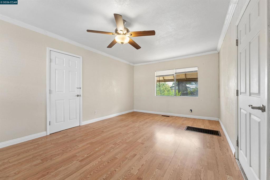 128 Marks Blvd Property Photo 21