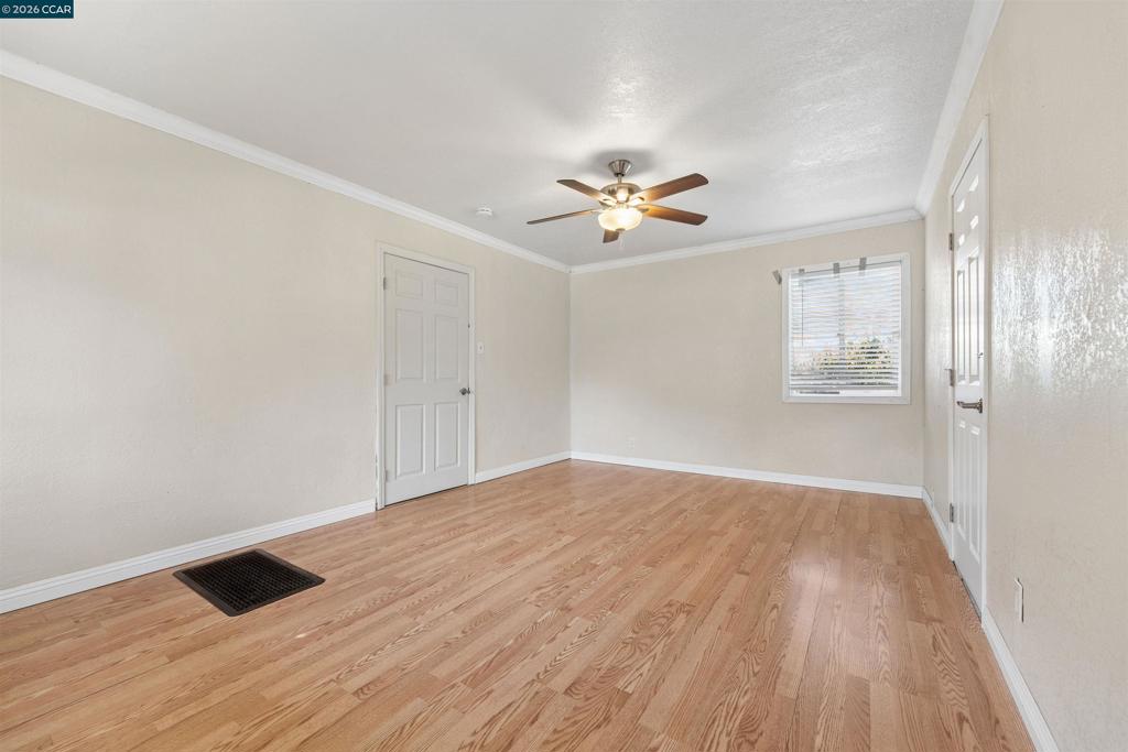 128 Marks Blvd Property Photo 23