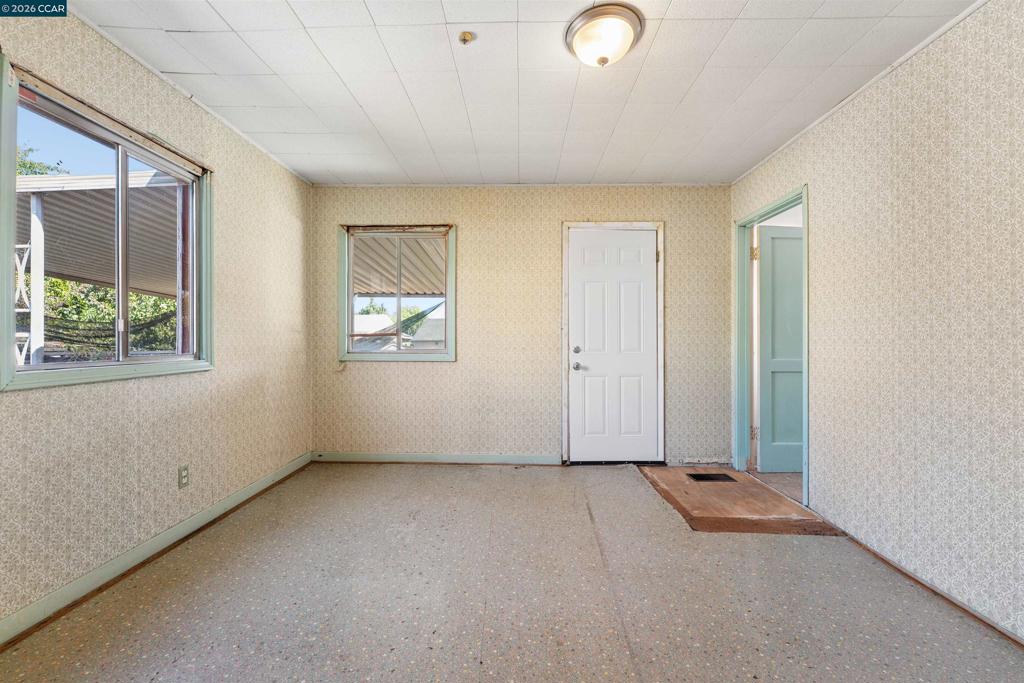 128 Marks Blvd Property Photo 25