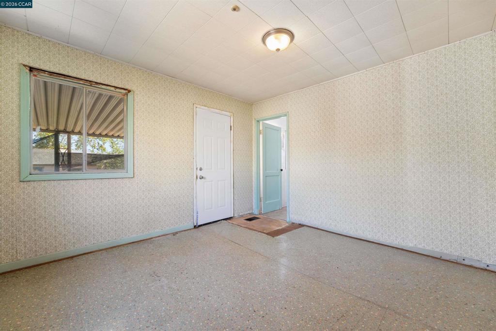 128 Marks Blvd Property Photo 27
