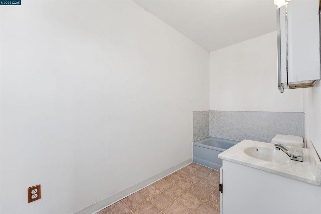 128 Marks Blvd Property Photo 29