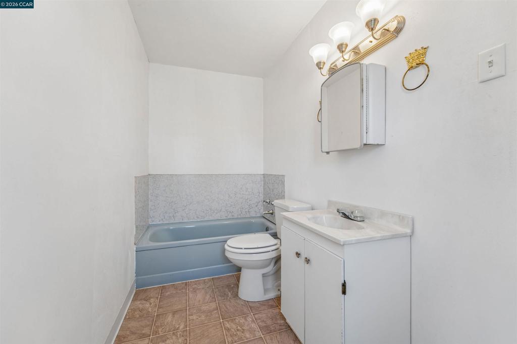 128 Marks Blvd Property Photo 30