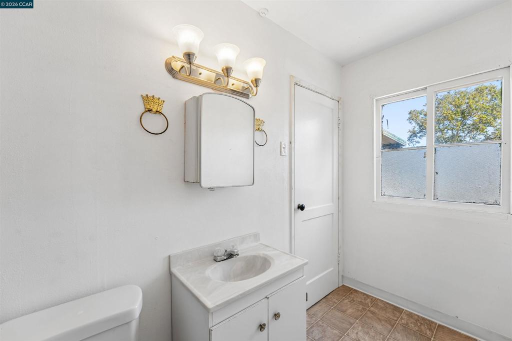 128 Marks Blvd Property Photo 31