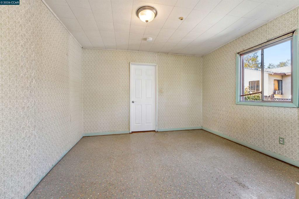 128 Marks Blvd Property Photo 35