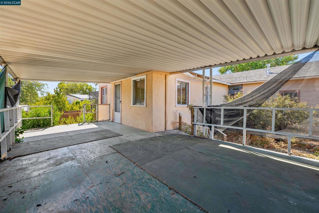 128 Marks Blvd Property Photo 36