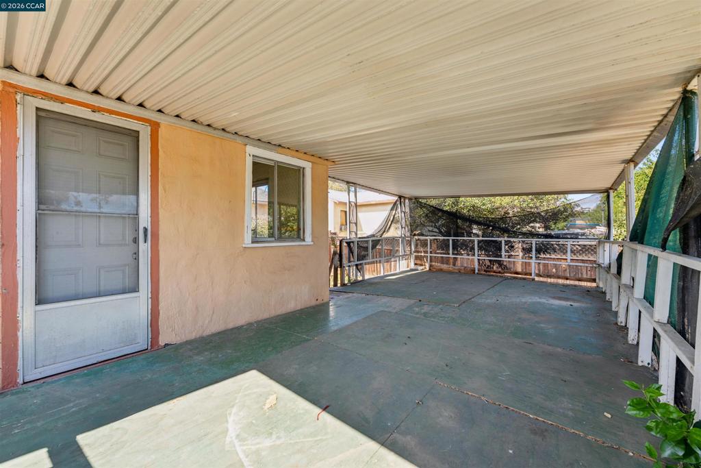 128 Marks Blvd Property Photo 37